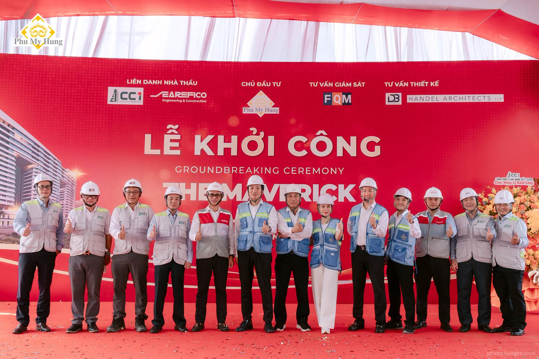 Đại biểu chụp ảnh lưu niệm đánh dấu chặng đường mới của The Maverick Đại biểu chụp ảnh lưu niệm đánh dấu chặng đường mới của The Maverick