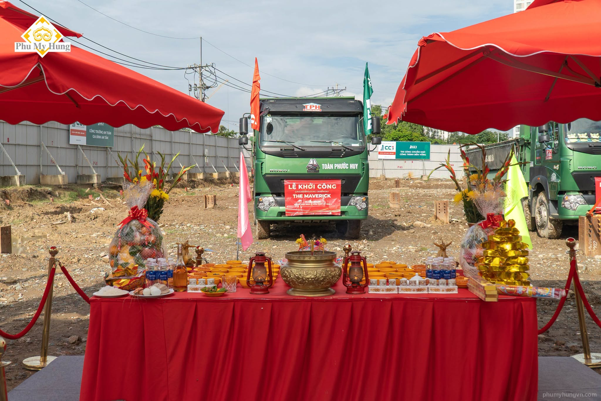 Nghi thức tâm linh truyền thống tại lễ khởi công The Maverick Nghi thức tâm linh truyền thống tại lễ khởi công The Maverick